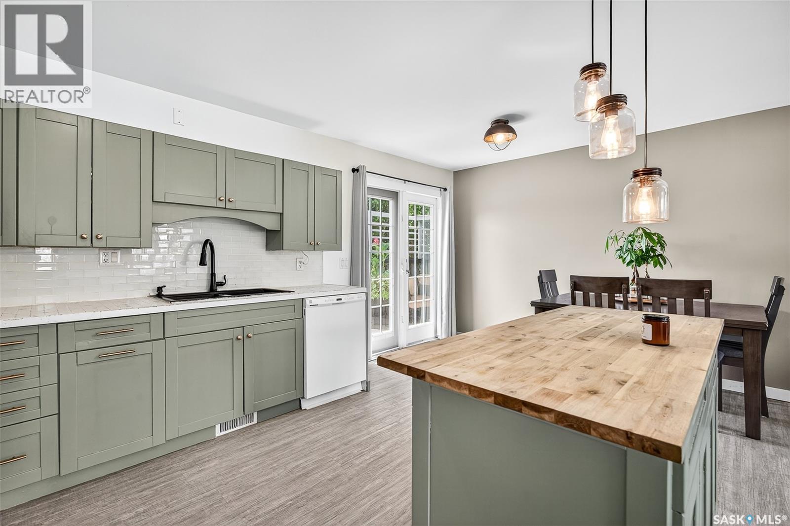 1211 Stadacona Street West