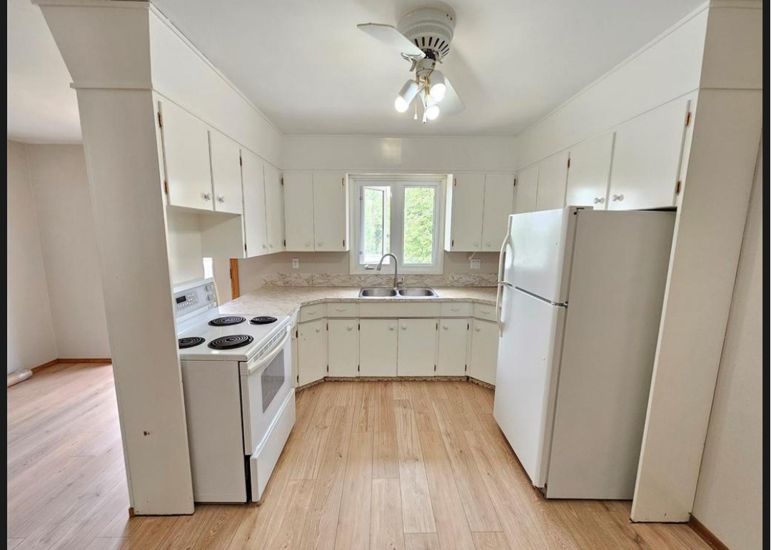 922 Simcoe Street