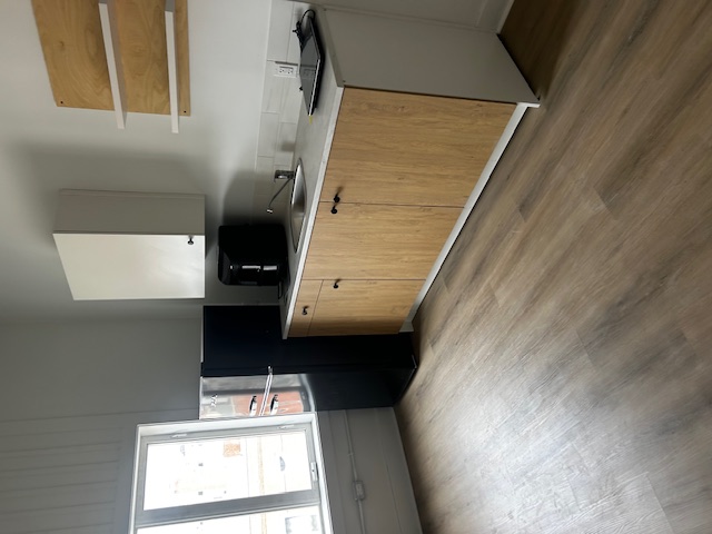 11 River Street East - 8